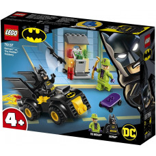 The designer of LEGO Super Heroes Batman against Zagadochniks robbery (76137)