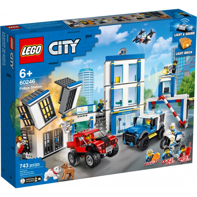 Designer of LEGO City Police station (60246 L)