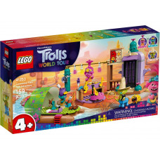 The designer of the LEGO Trolls Adventure on a raft in the Country town (41253 L)