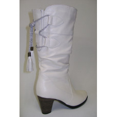 White boots with a stable heel made of genuine leather. Dimensions from 36 to 41. Free shipping