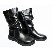 Half boots on fur made of genuine leather.Free shipping