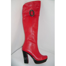 Red heels with heels.Free shipping Sizes from 36 to 40.