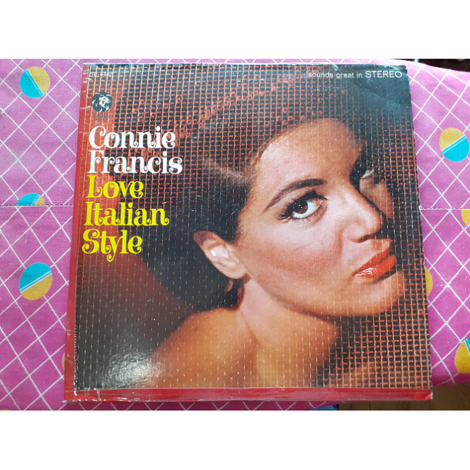 Vinyl record of LP Connie Francis – Love Italian Style