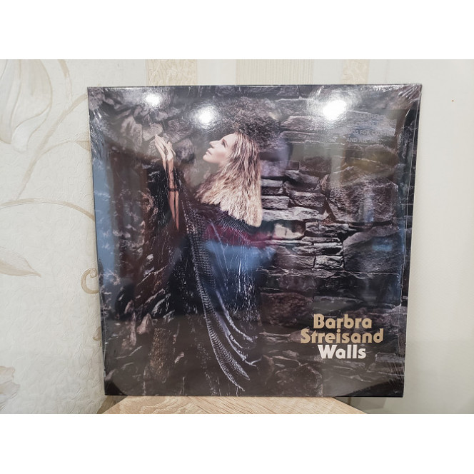 2018 - Barbra Streisand – Walls - USA