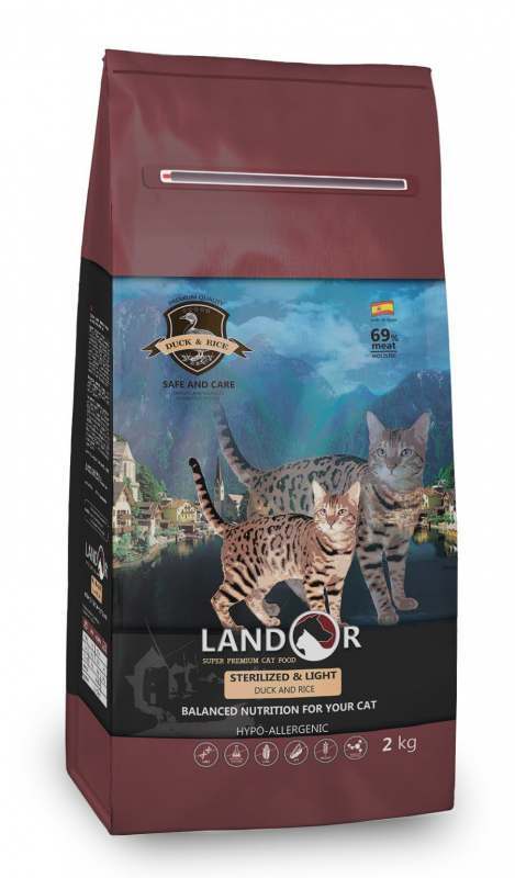 Landor Sterilized Light Cat Duck Rice A dry feed with a duck and